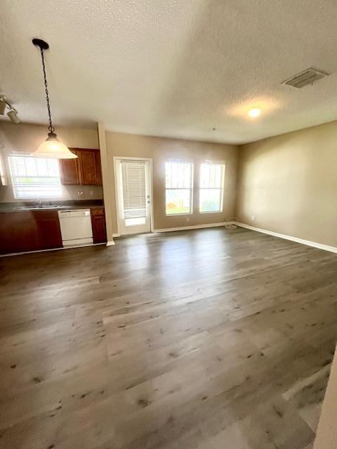 2070 Cypress Bay Blvd - Photo 5 of 31