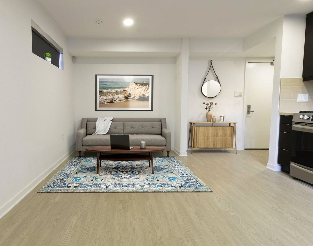 Luxe East - Photo 4 of 12