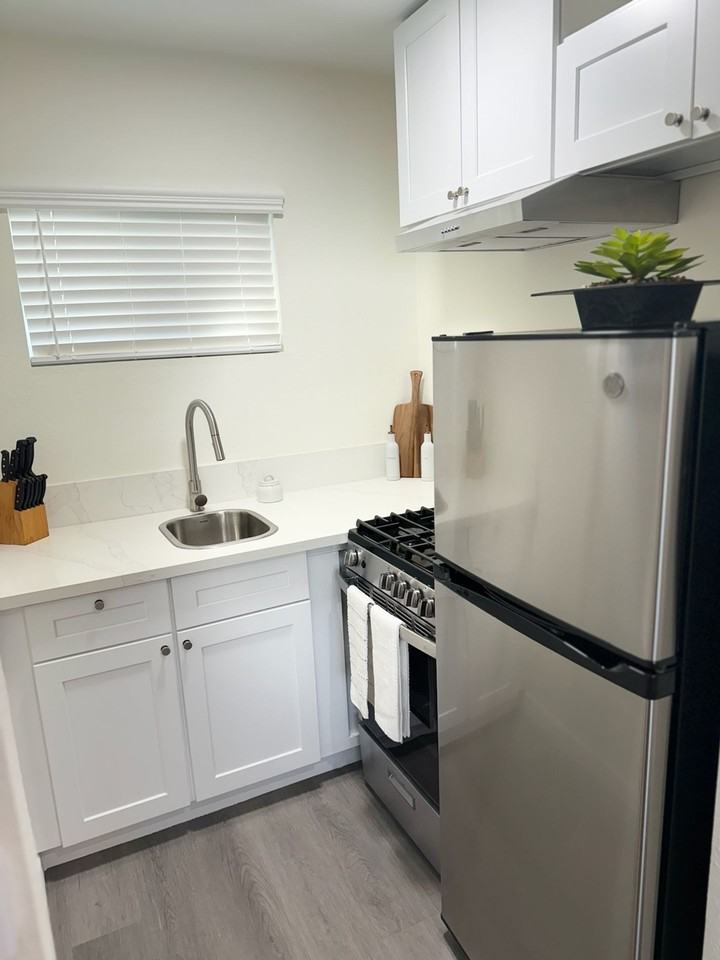 1840 W Orangethorpe Ave - Photo 3 of 9