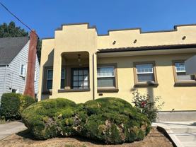 824 Se Peacock Ln - Photo 1 of 1