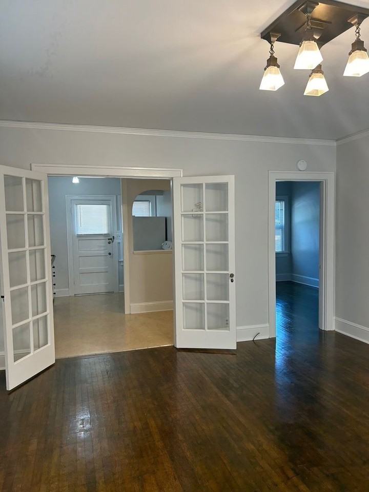824 Se Peacock Ln - Photo 5 of 11