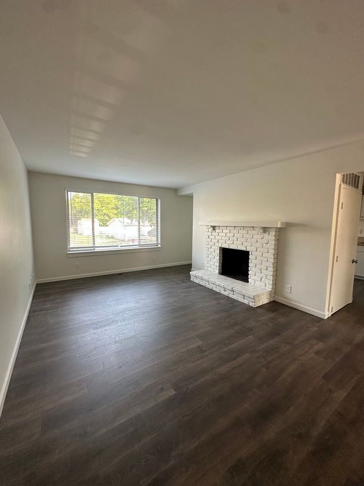 Hillside Park Apartments - Photo 6 of 36