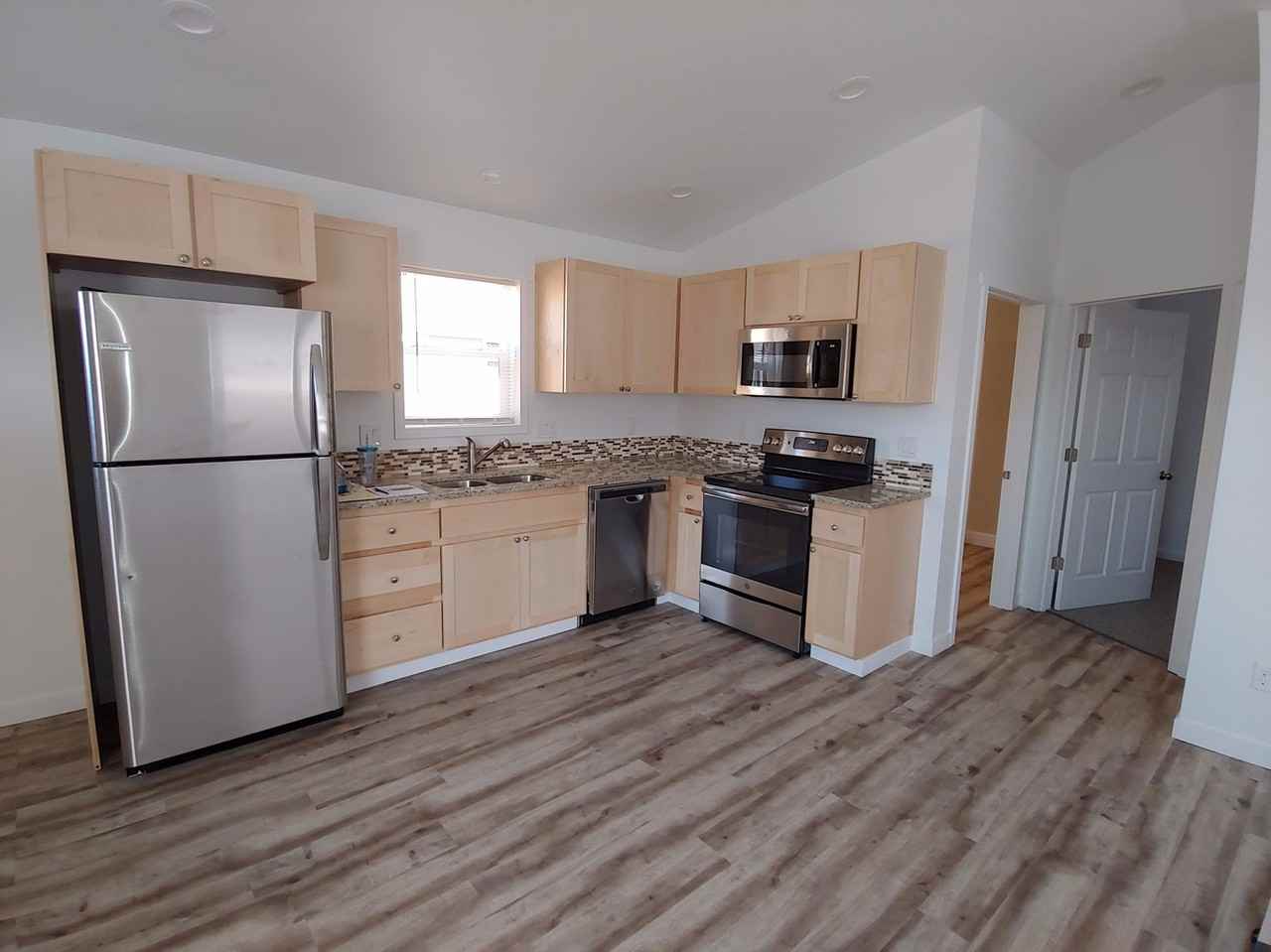 NW Oak 919-921 - Photo 2 of 7
