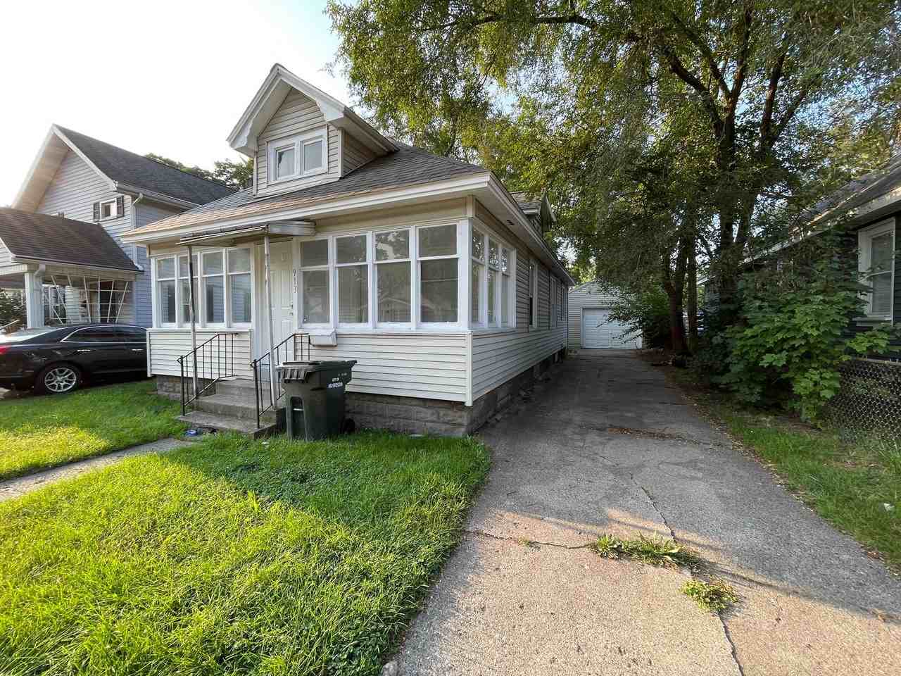 913 Fleming Ave - Photo 2 of 18