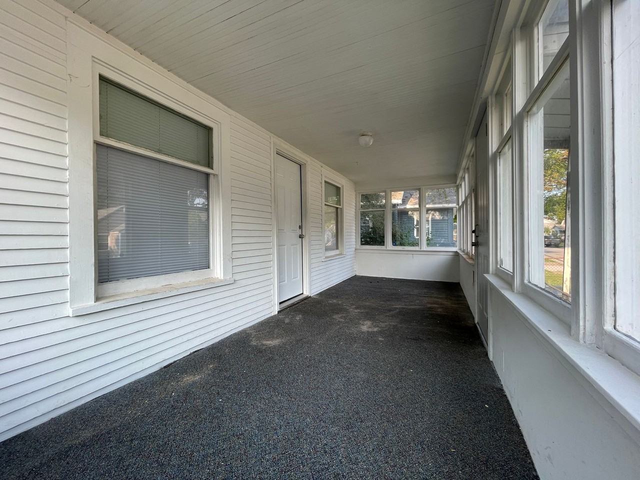 913 Fleming Ave - Photo 3 of 18