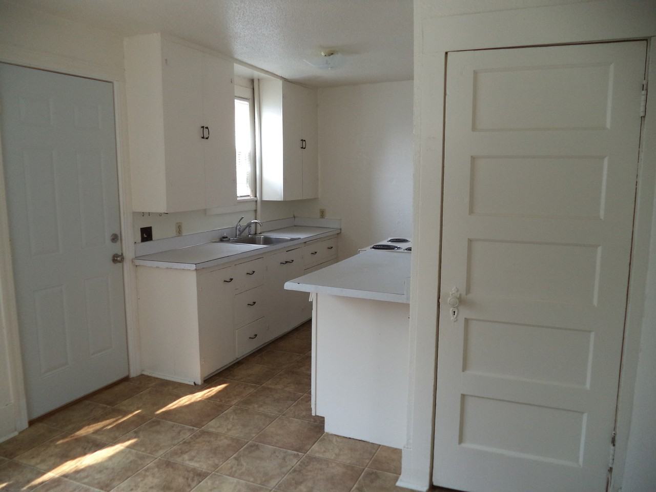 1216 6th Ave Ne - Photo 4 of 12