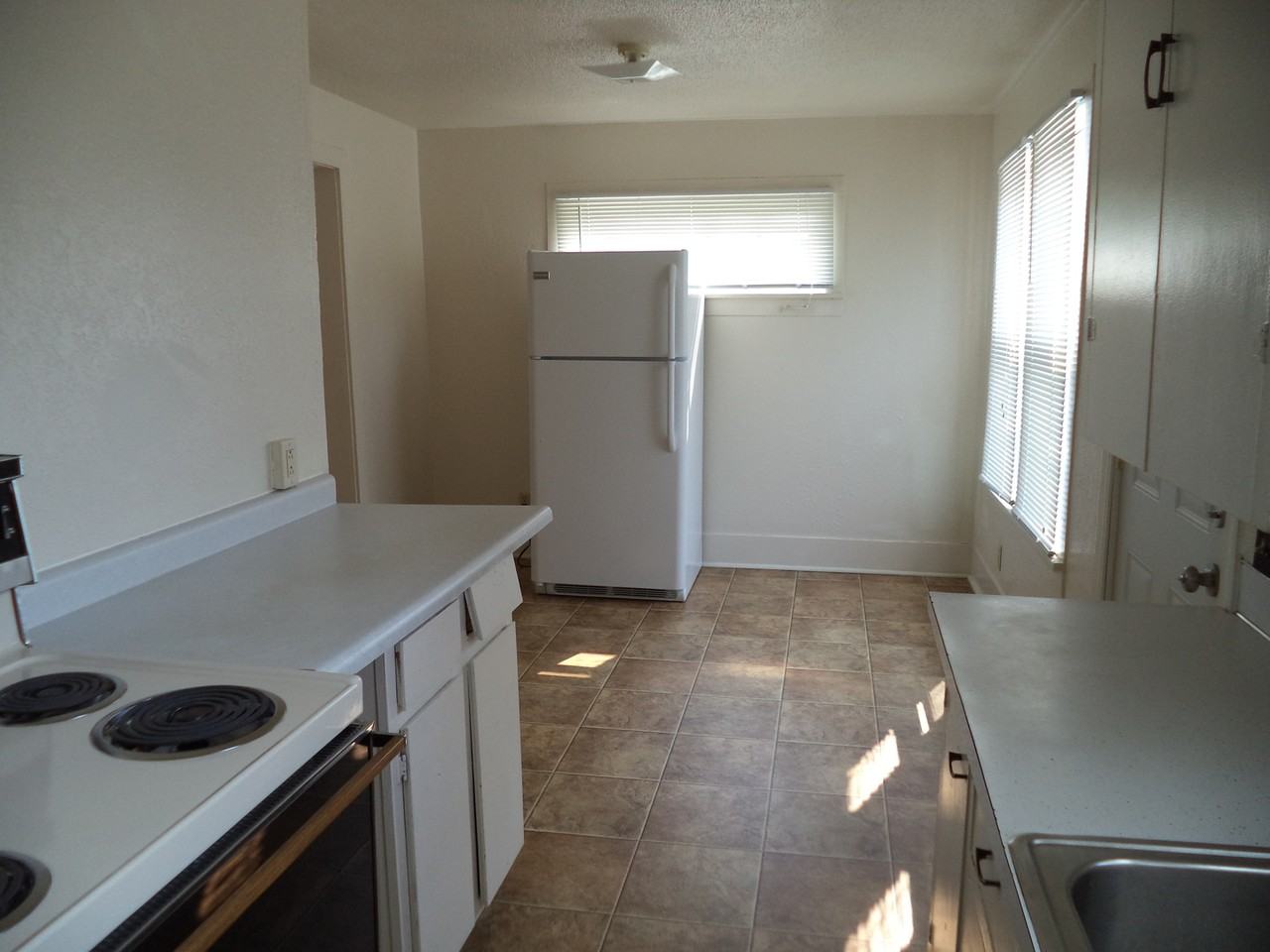 1216 6th Ave Ne - Photo 7 of 12