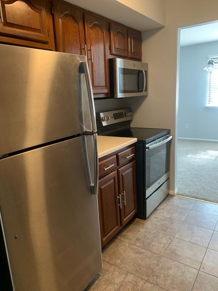 703 Cherry Hill Dr - Photo 3 of 12