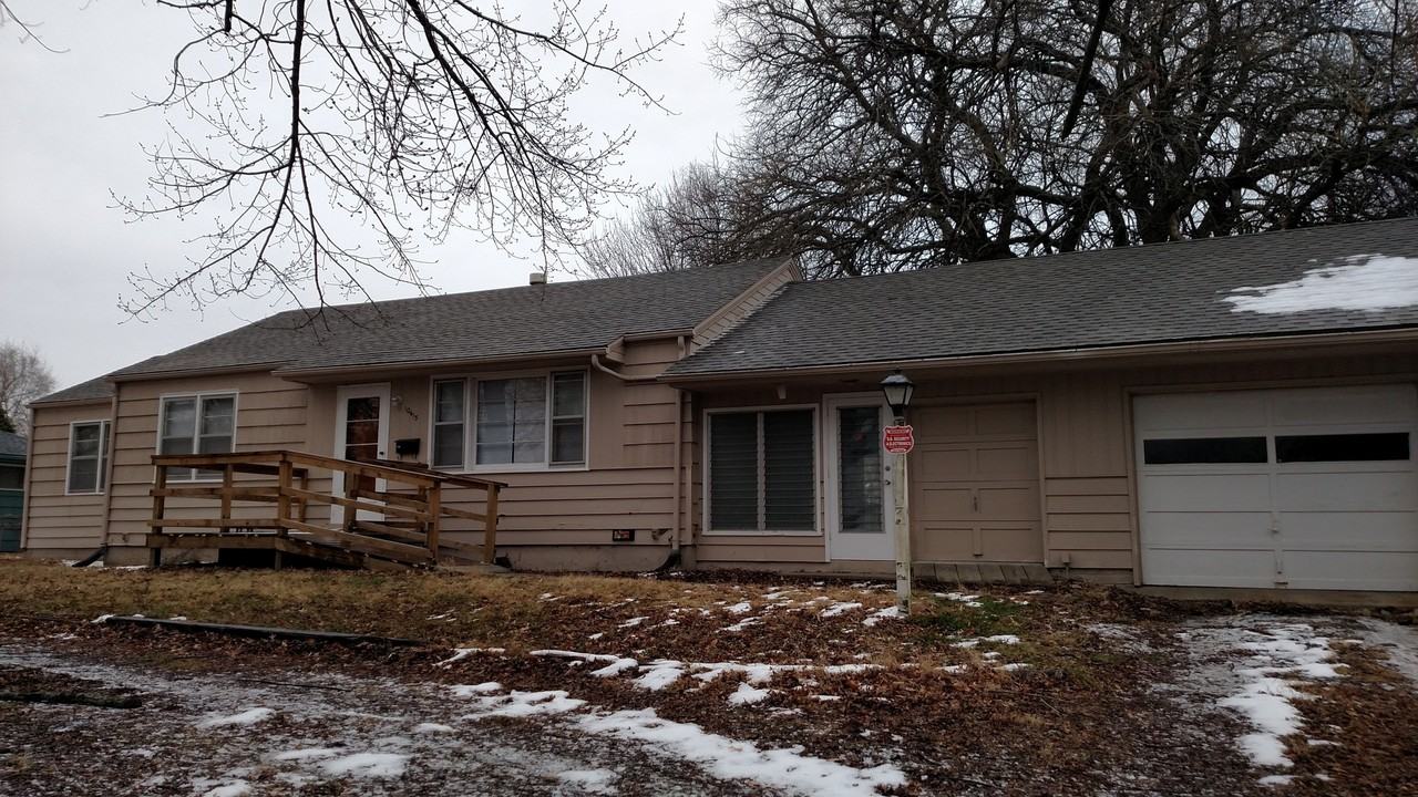 10415 Crystal Ave - Photo 2 of 26