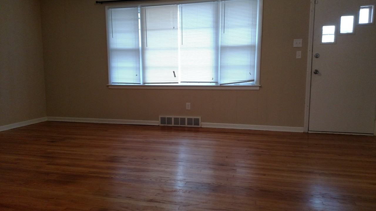 10415 Crystal Ave - Photo 3 of 26