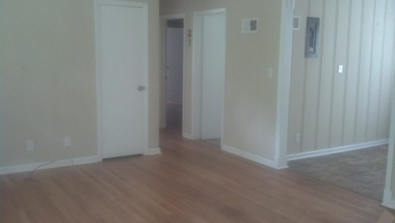 10415 Crystal Ave - Photo 4 of 26