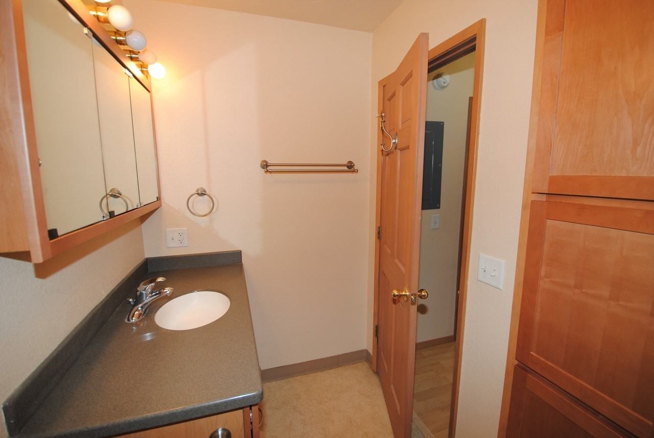95 Glacier Ave - Photo 5 of 9
