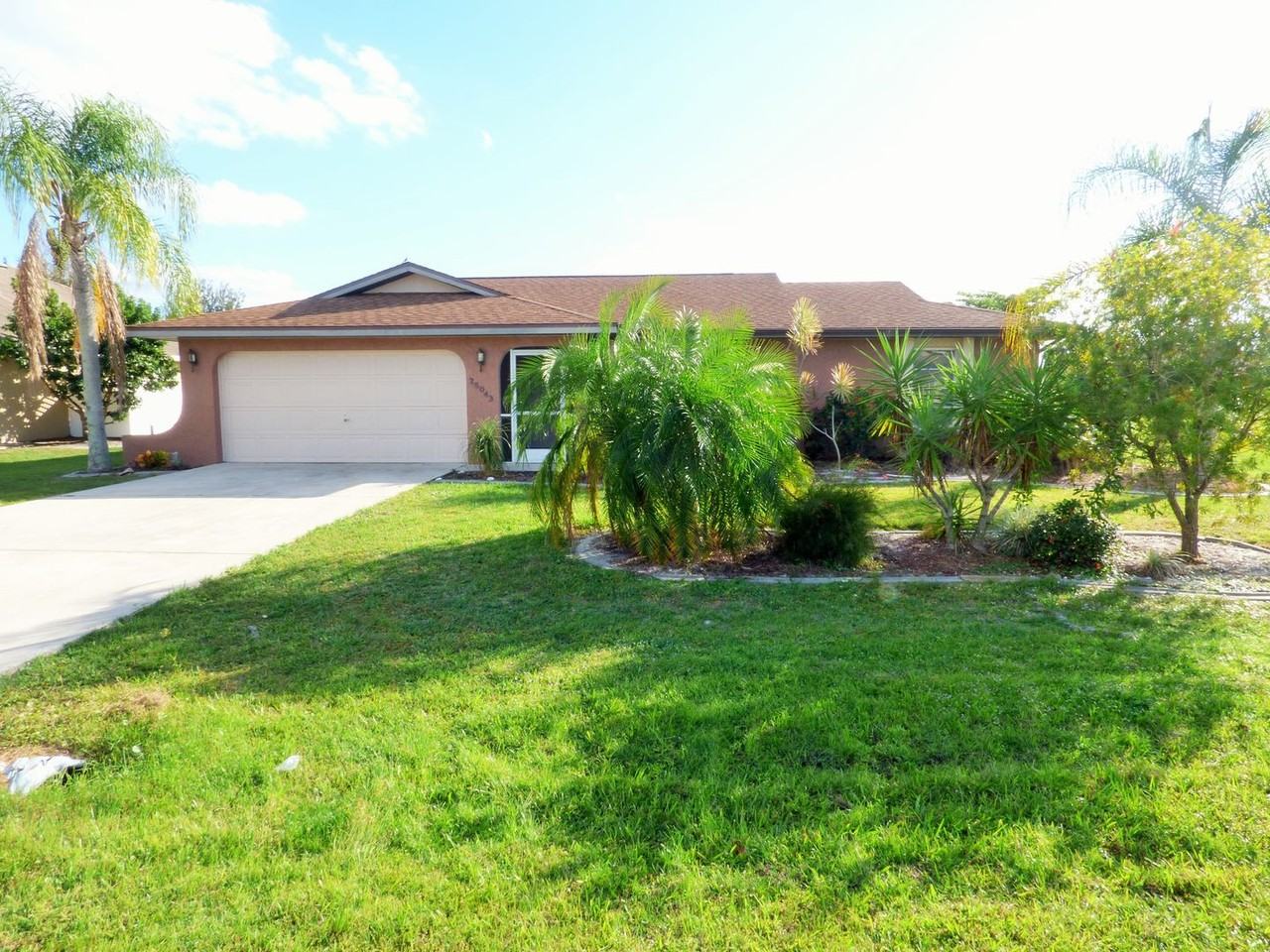 25043 Palisade Rd - Photo 2 of 36