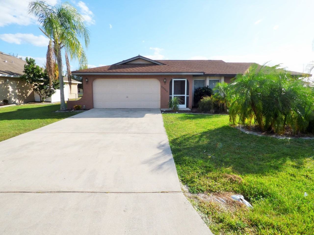 25043 Palisade Rd - Photo 3 of 36