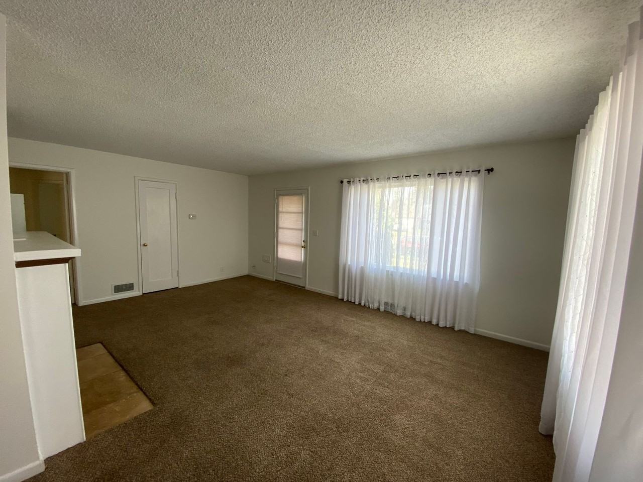 1112 E 36th Ave - Photo 3 of 21