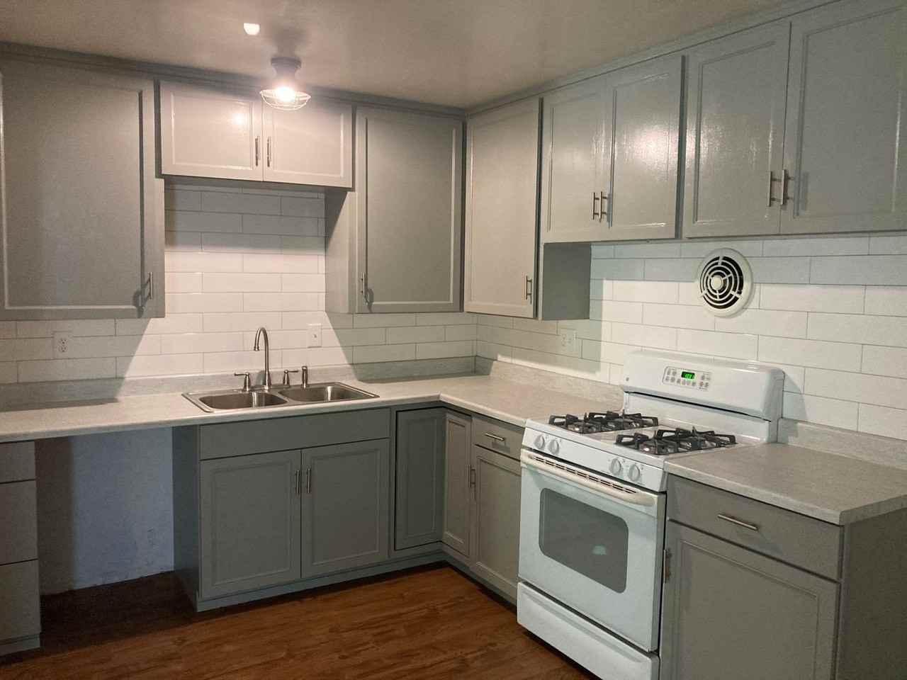 898 Yosemite Pkwy - Photo 3 of 12