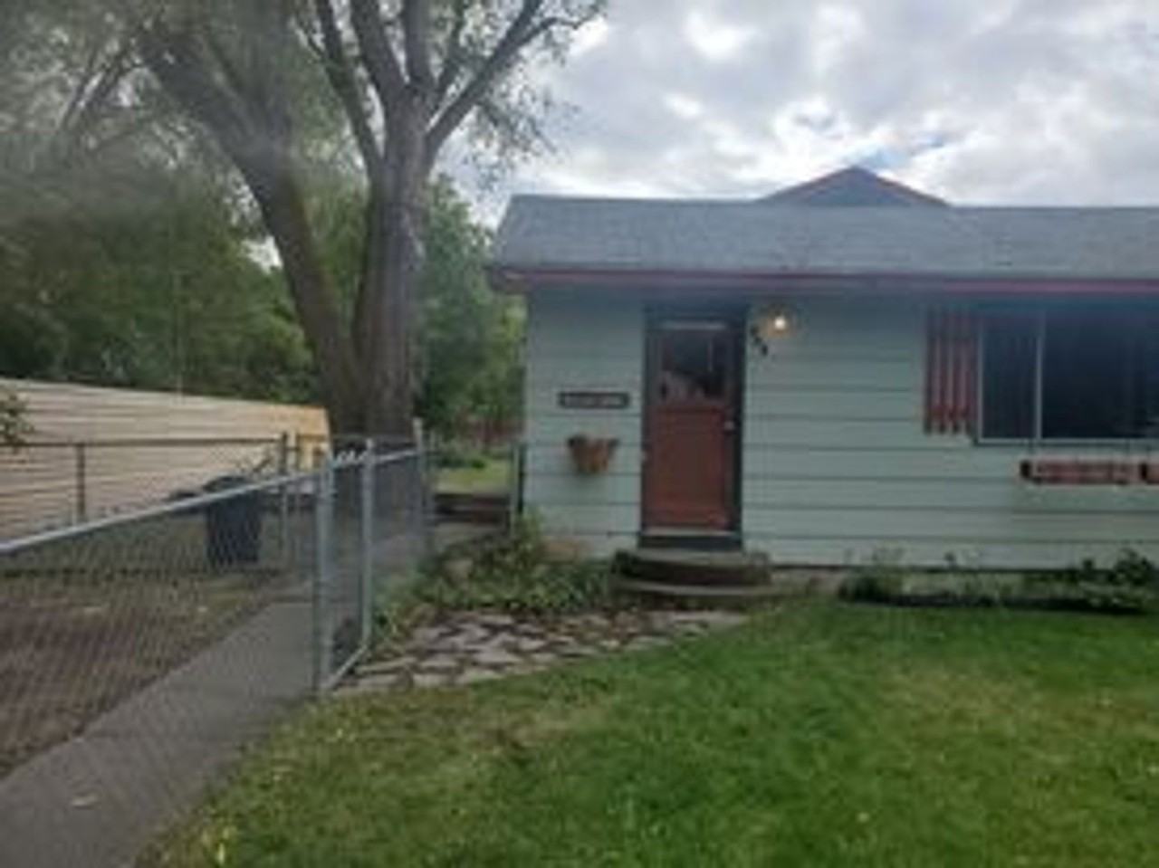 708 10th Ave E - Photo 2 of 19