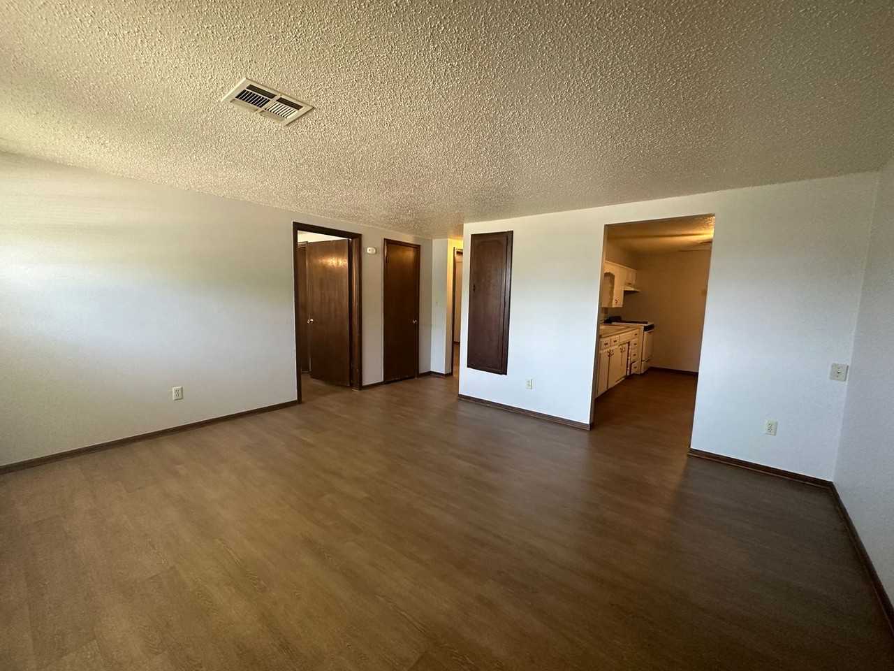 3025 Clarke St - Photo 3 of 18