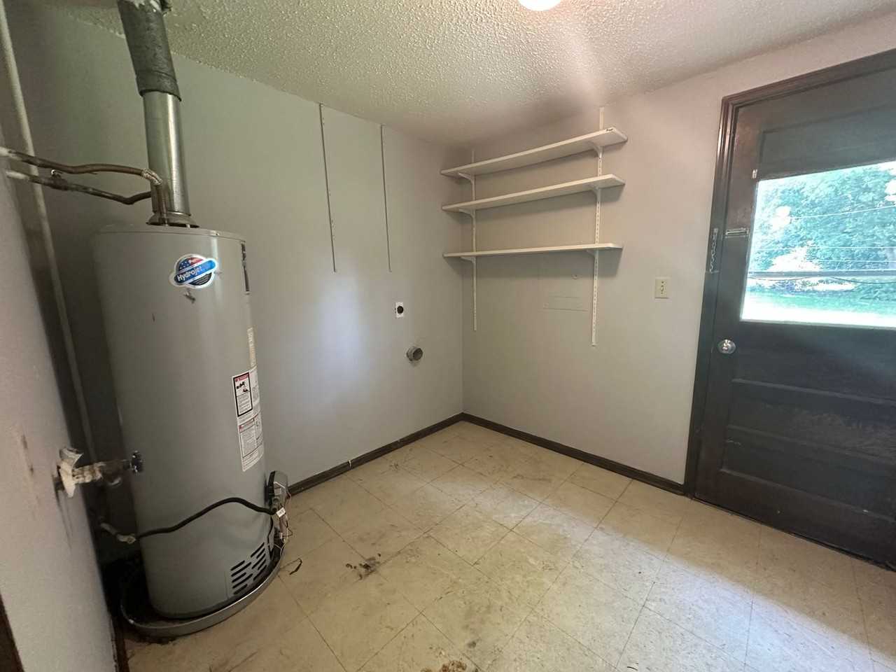 3025 Clarke St - Photo 7 of 18