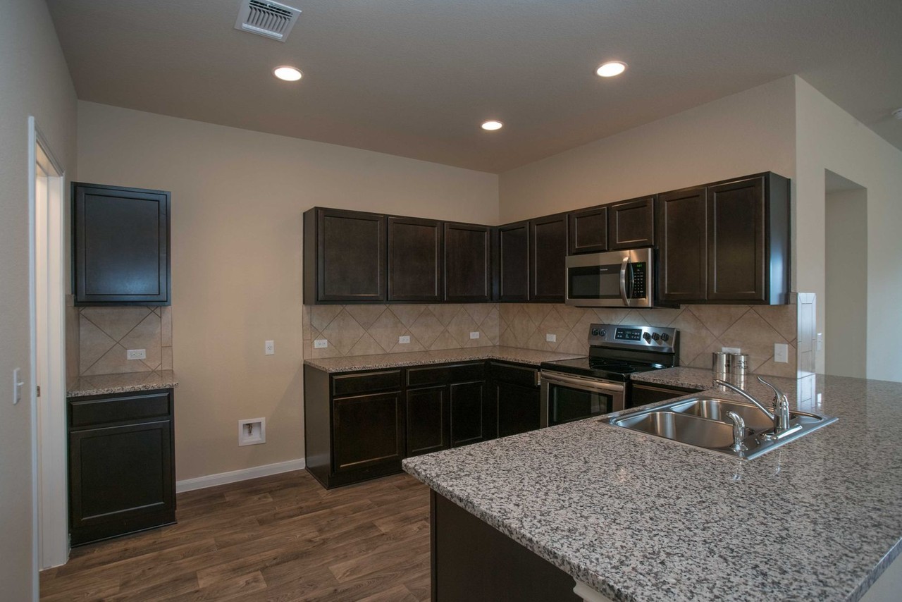205 Garcitas Creek Ln - Photo 4 of 28