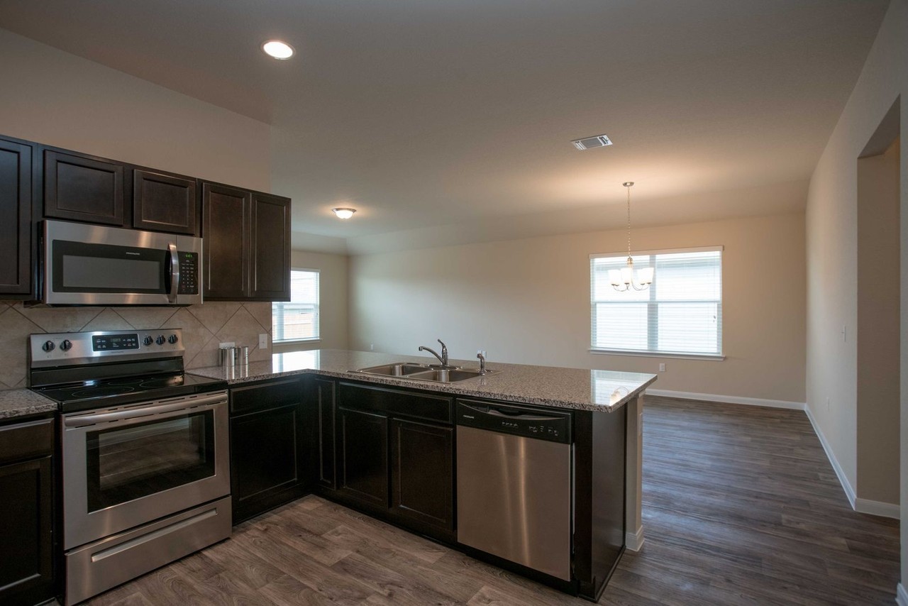205 Garcitas Creek Ln - Photo 5 of 28