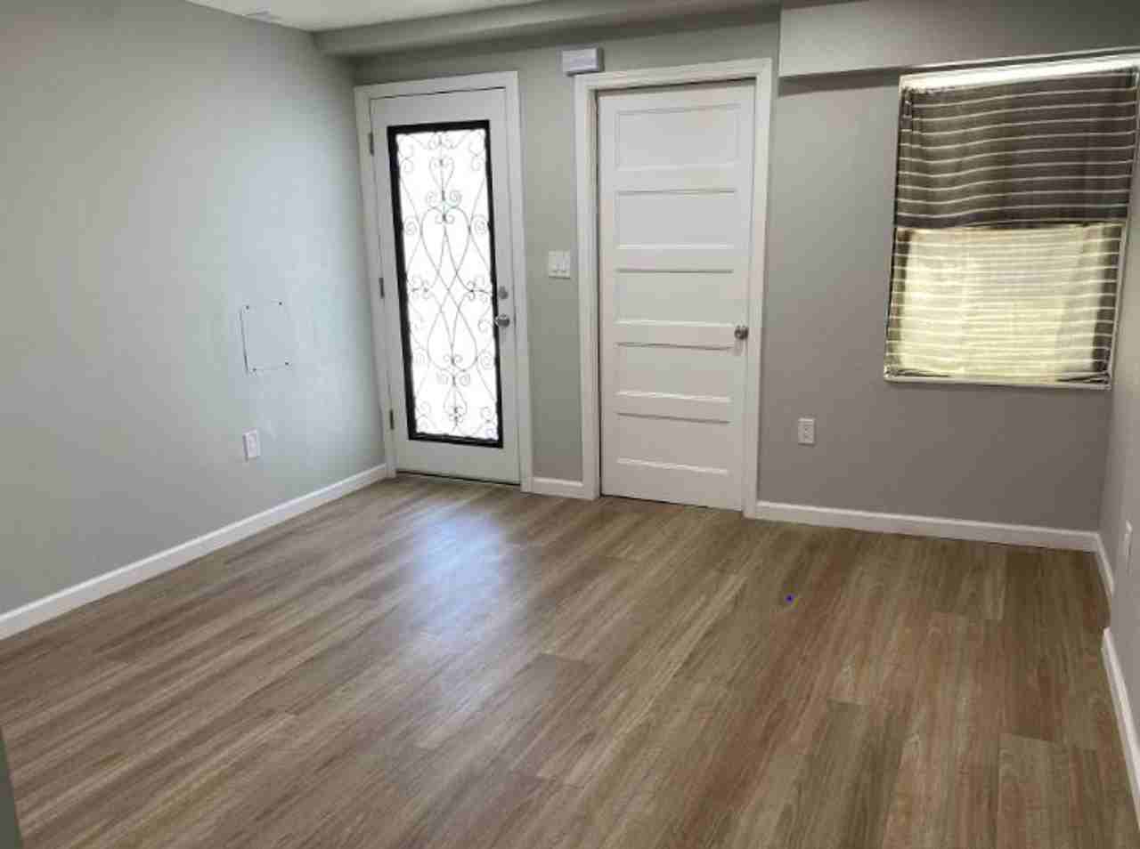 1564 Underwood Ave - Photo 3 of 38