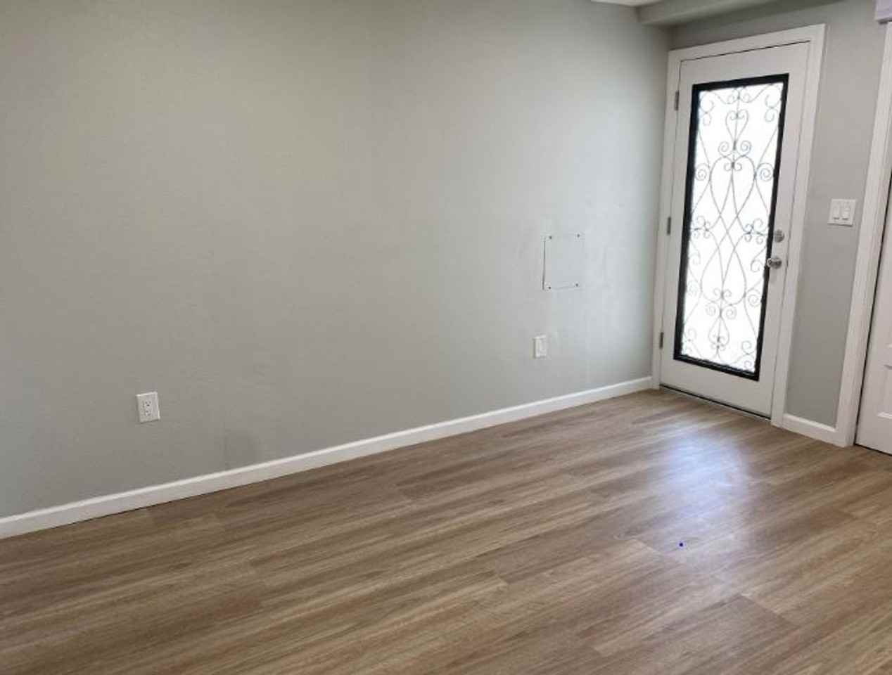 1564 Underwood Ave - Photo 4 of 38