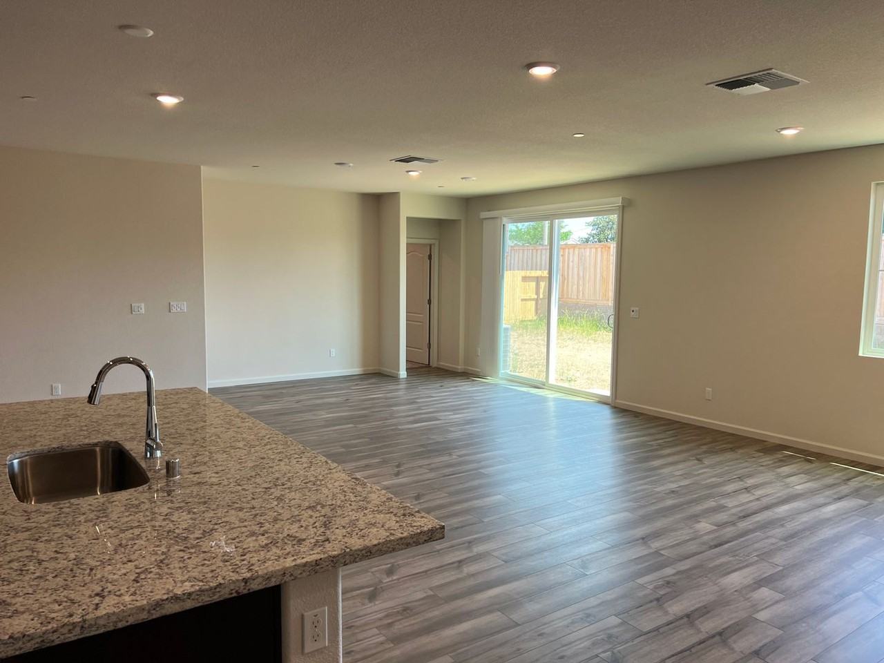 407 Cardini Ct - Photo 5 of 20