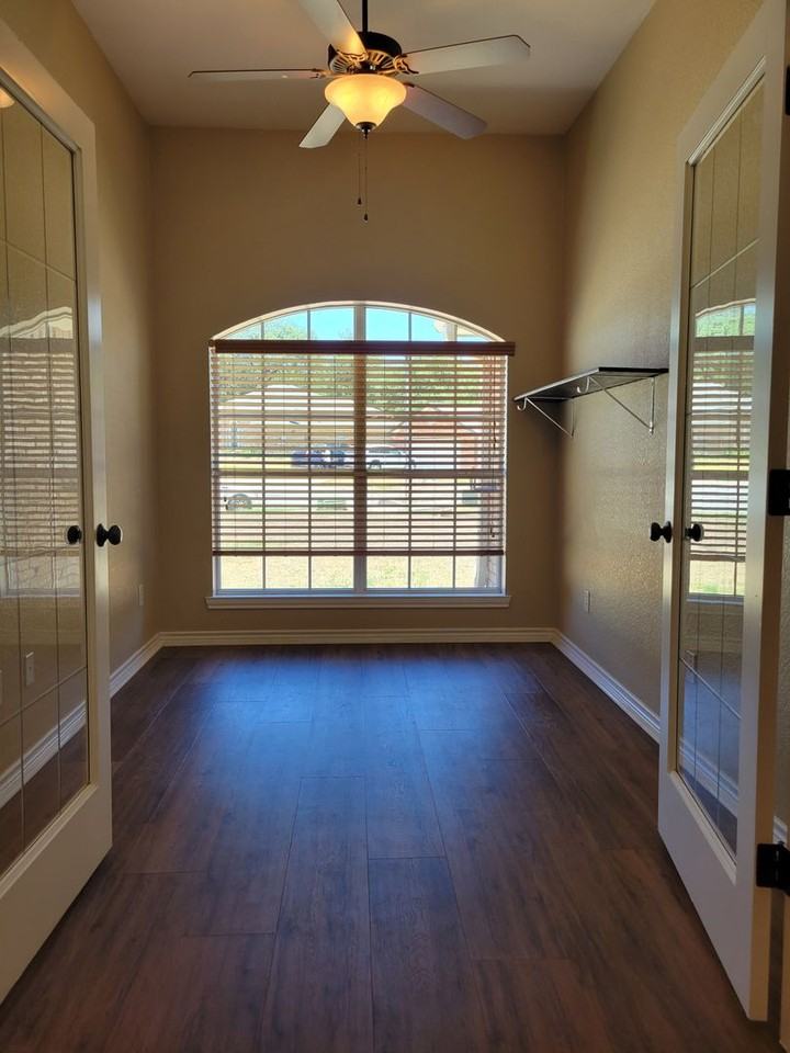 5607 White Rock Dr - Photo 5 of 35