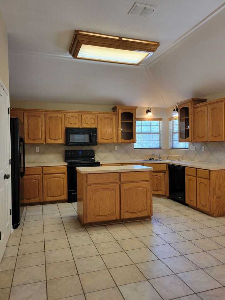 5607 White Rock Dr - Photo 6 of 35