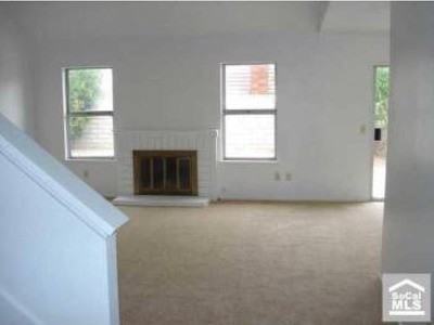 1169 N Mulberry Ave - Photo 2 of 5