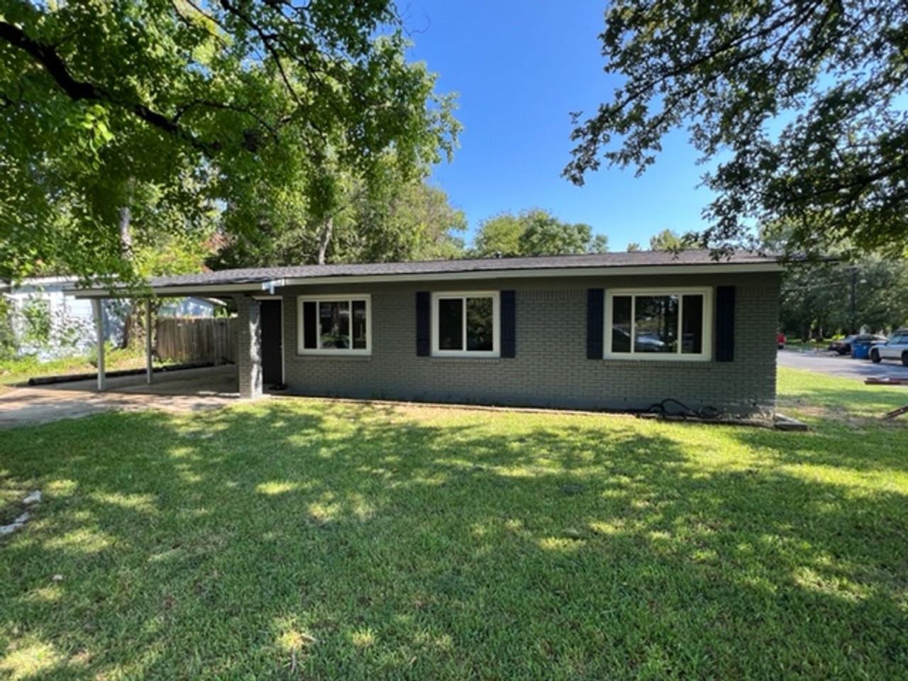 300 Hammack Dr - Photo 3 of 15