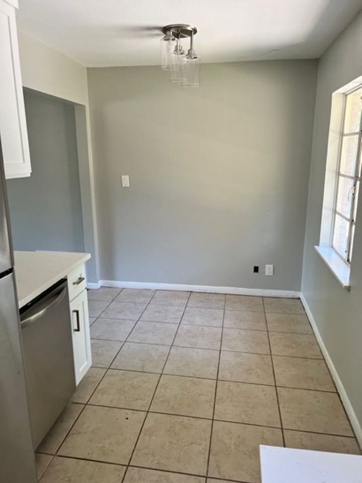 300 Hammack Dr - Photo 5 of 15