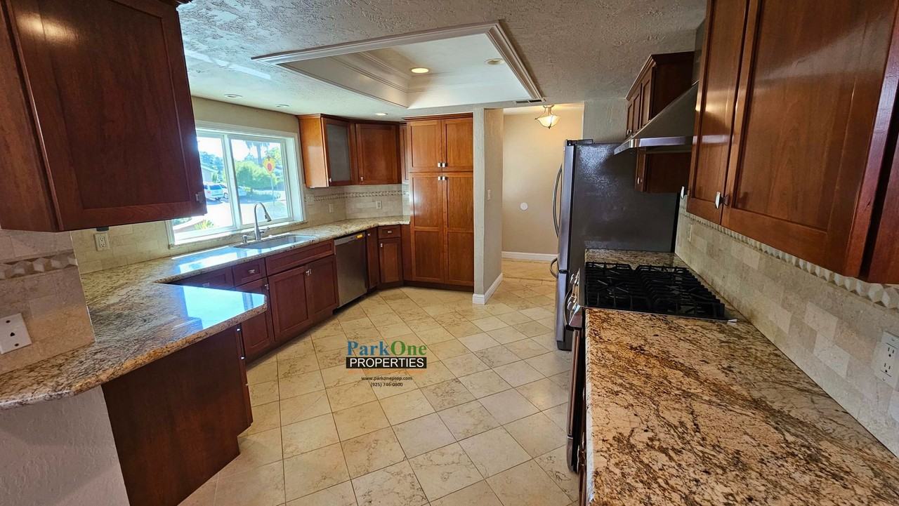 2736 San Antonio Dr - Photo 2 of 18