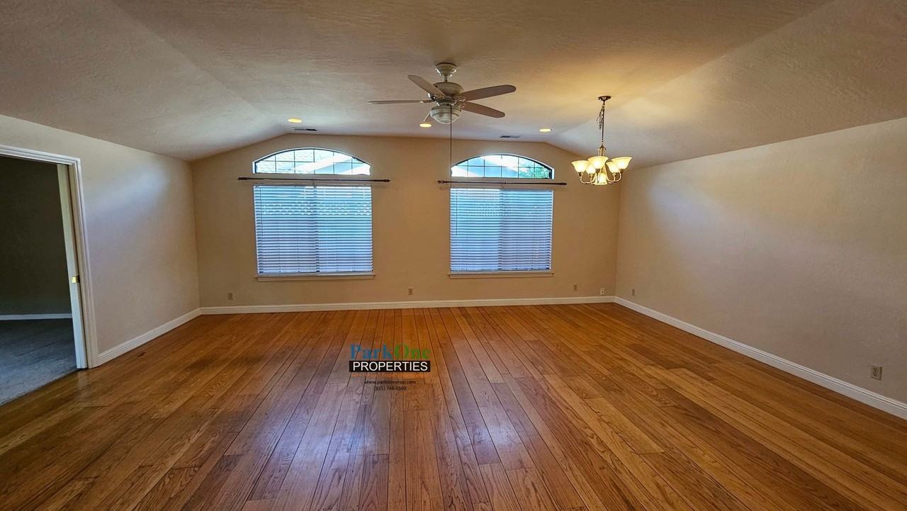 2736 San Antonio Dr - Photo 3 of 18