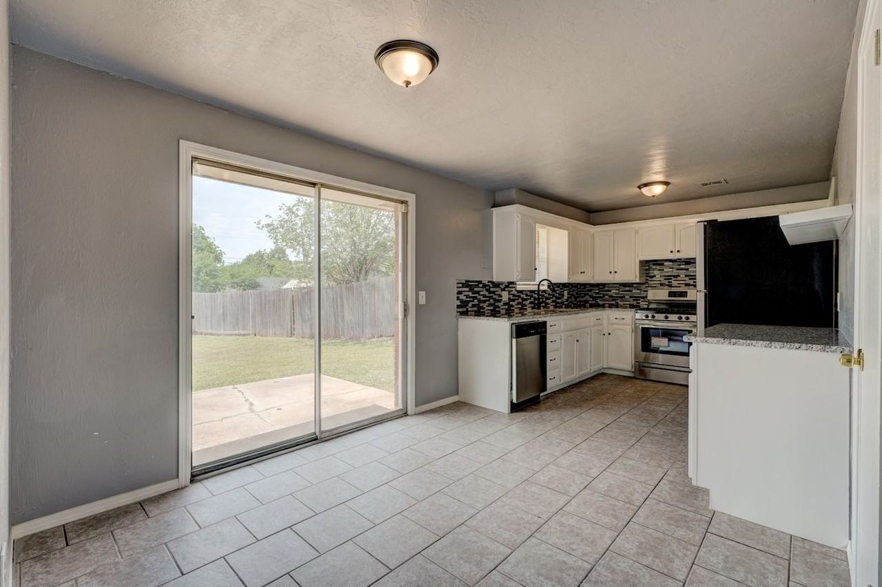 4020 Ray Dr - Photo 3 of 9