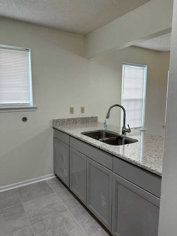 2802 Sail Ct - Photo 3 of 22