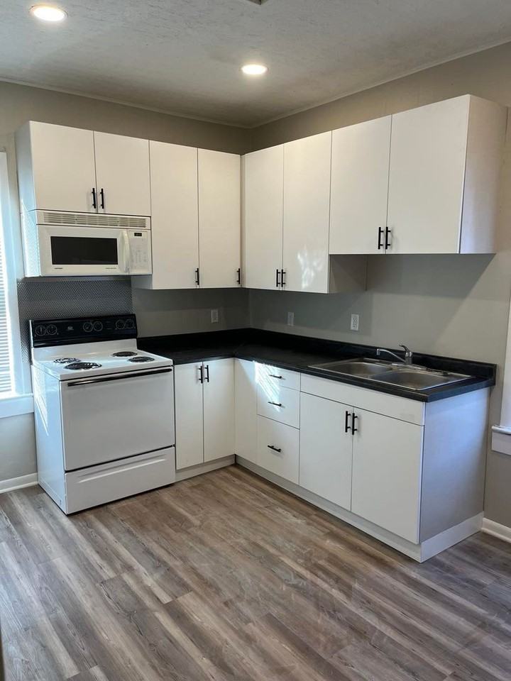 726 Y St - Photo 2 of 5