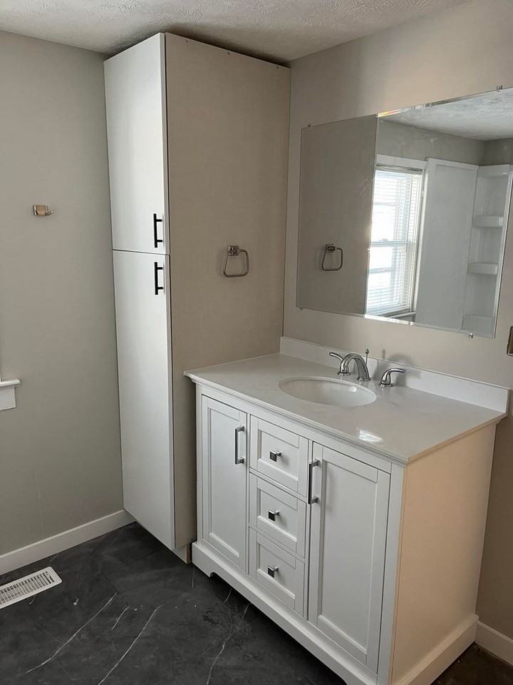 726 Y St - Photo 3 of 5