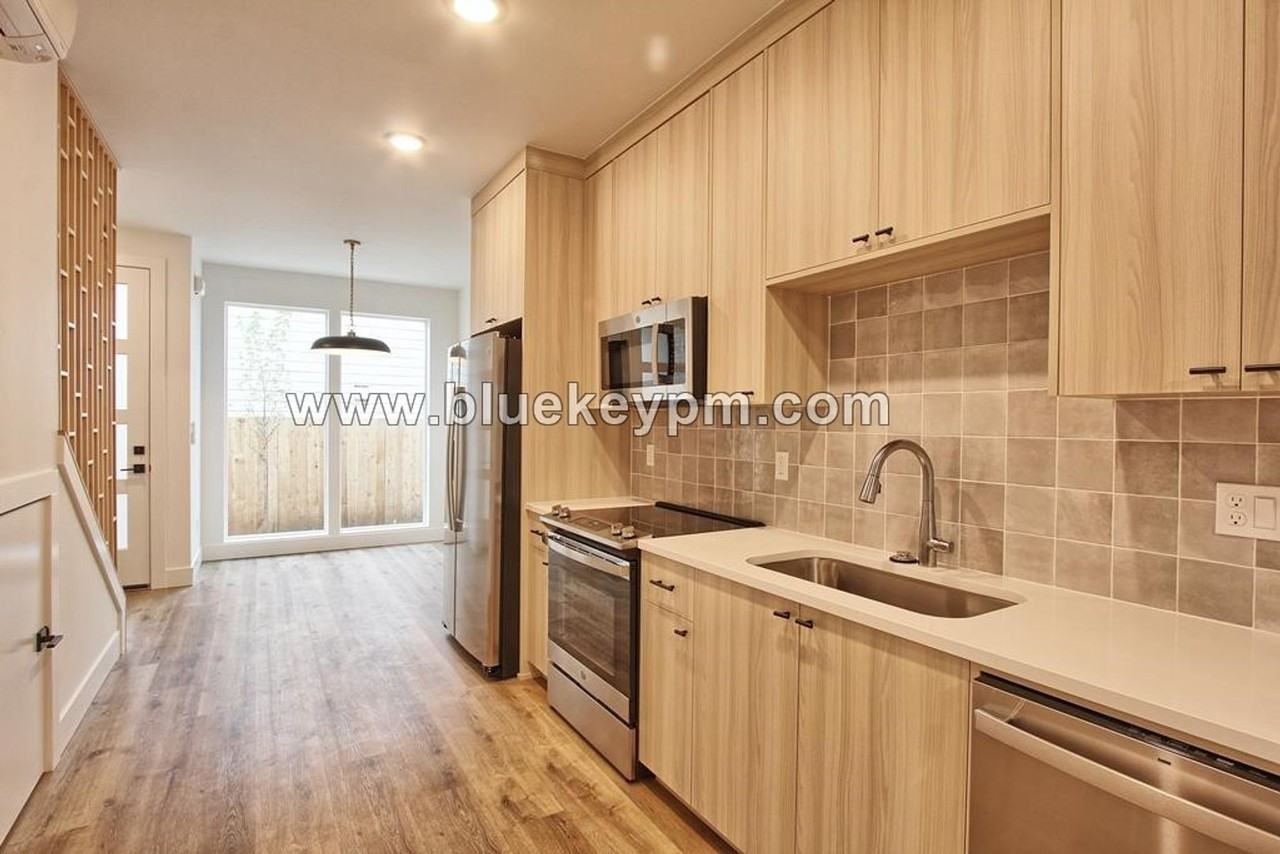 3366 N Russet St - Photo 3 of 12