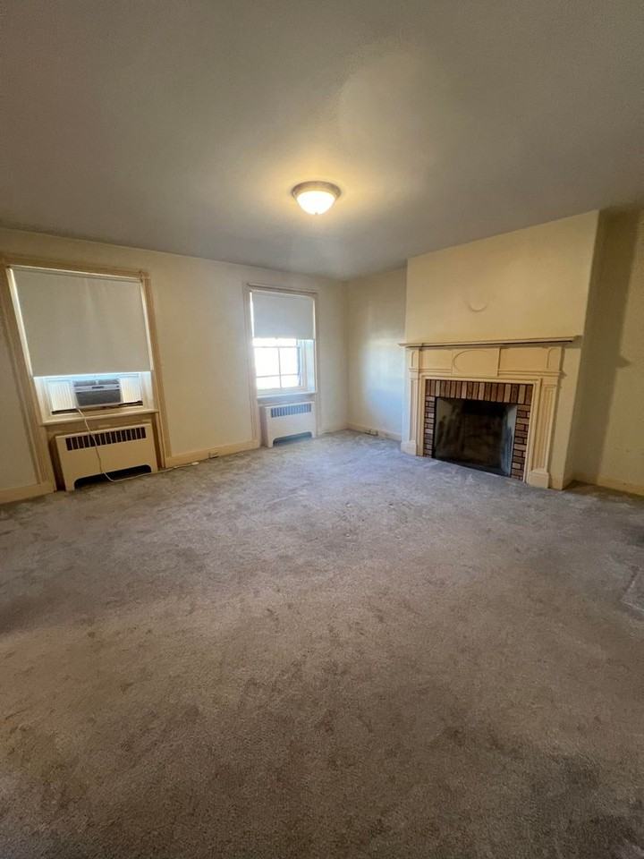 47 S Bedford St - Photo 3 of 8