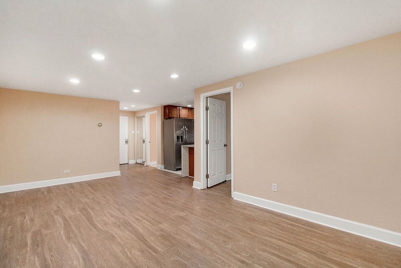 701 N Pearl St #105 - Photo 3 of 20
