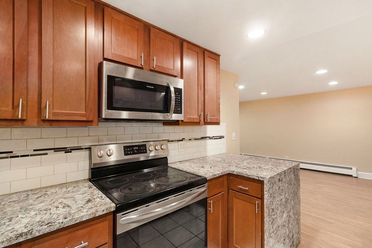 701 N Pearl St #105 - Photo 5 of 20