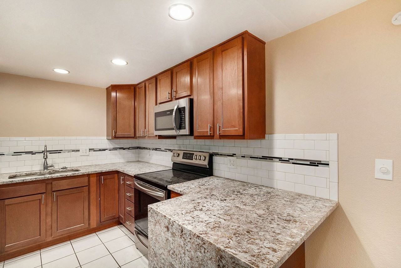 701 N Pearl St #105 - Photo 6 of 20
