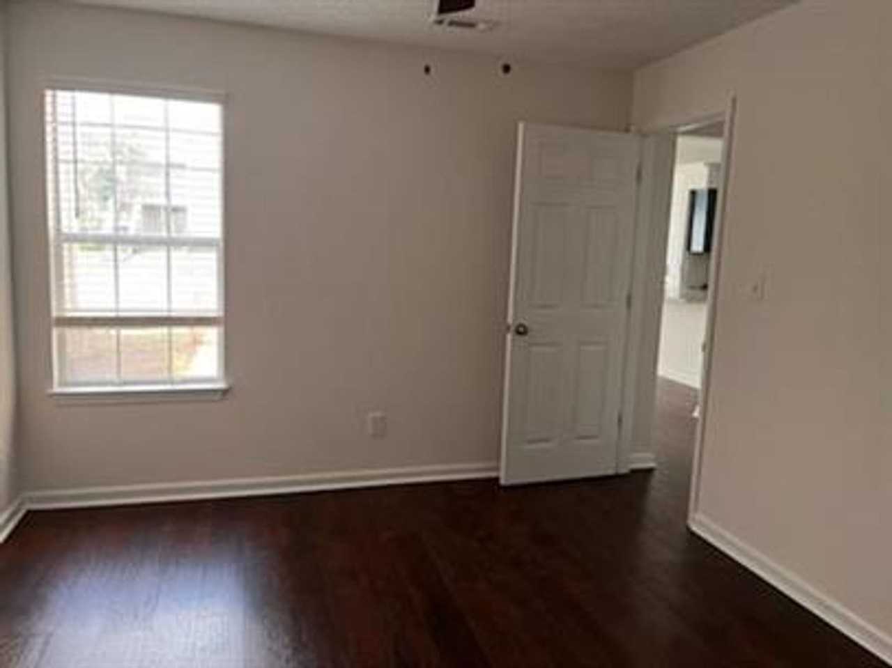 260 Waters Edge Lane - Photo 5 of 8