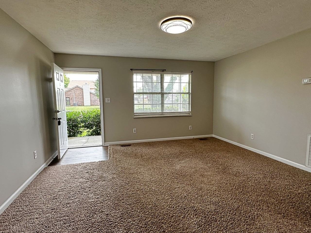 8652 Tervada Dr - Photo 3 of 15