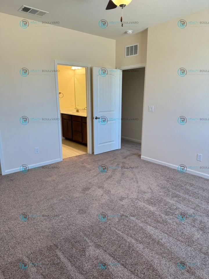 1013 Middle Gate Rd - Photo 7 of 20