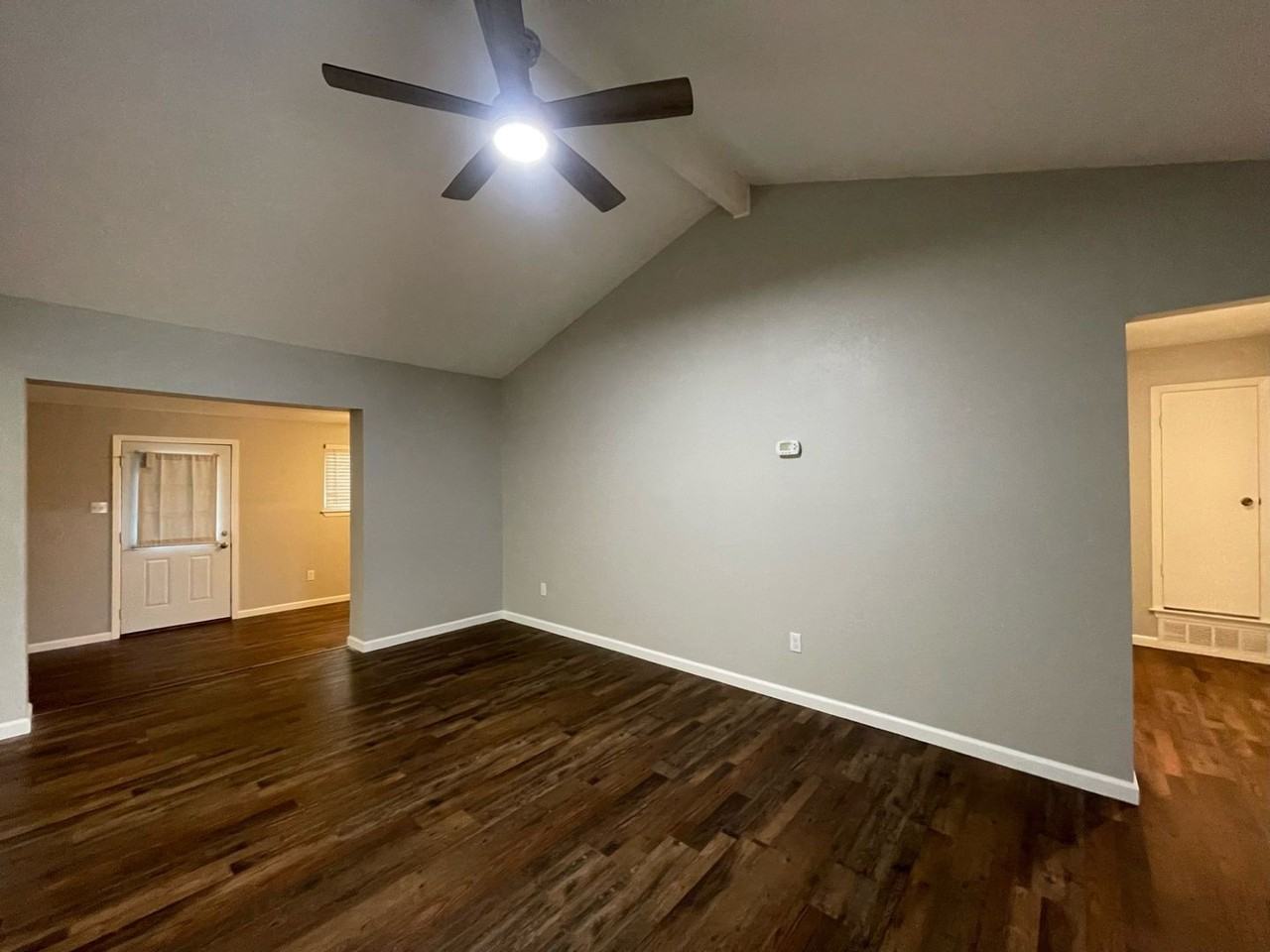 411 Mockingbird Dr - Photo 2 of 13