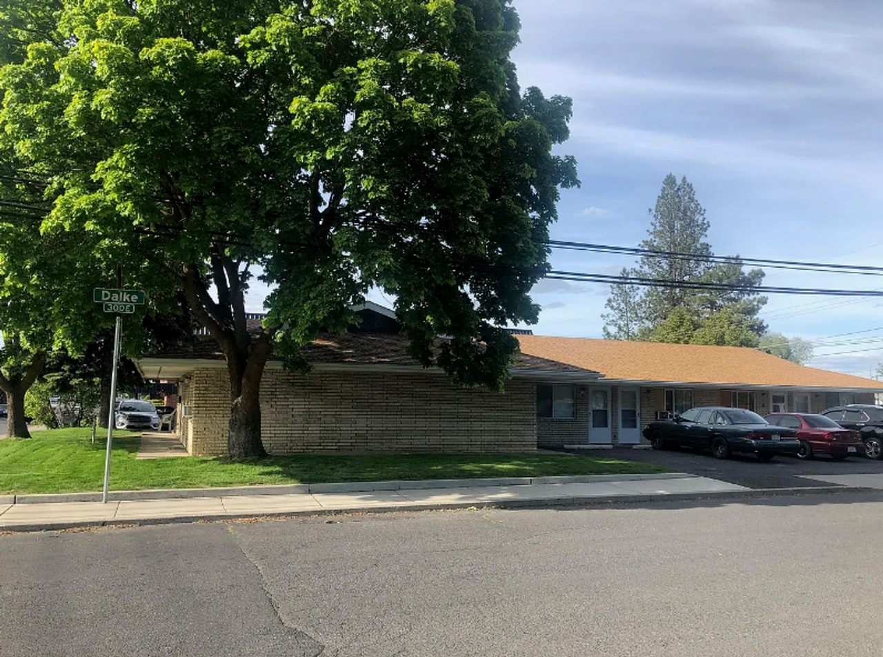 6104 Lidgerwood Apartments - Photo 2 of 4