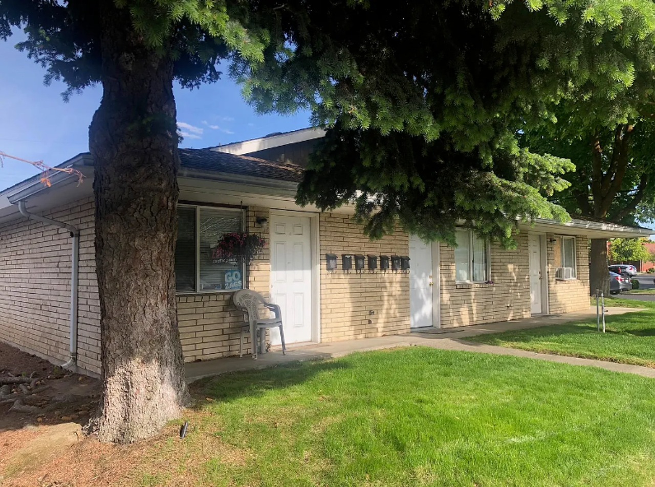 6104 Lidgerwood Apartments - Photo 3 of 4